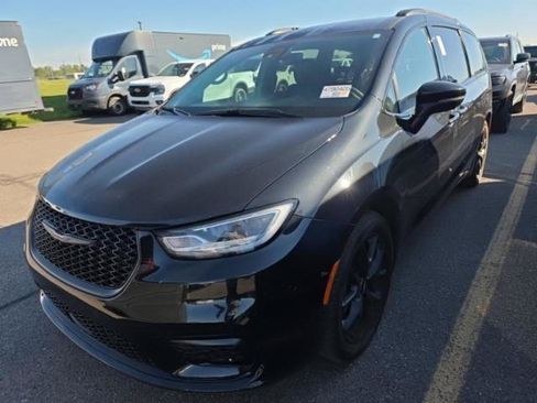 Used 2023 Chrysler Pacifica Touring-L w/ S Appearance Package FWD image 2