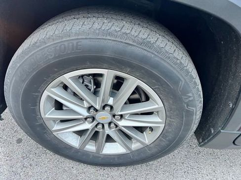 Used 2022 Chevrolet Traverse LT image 11