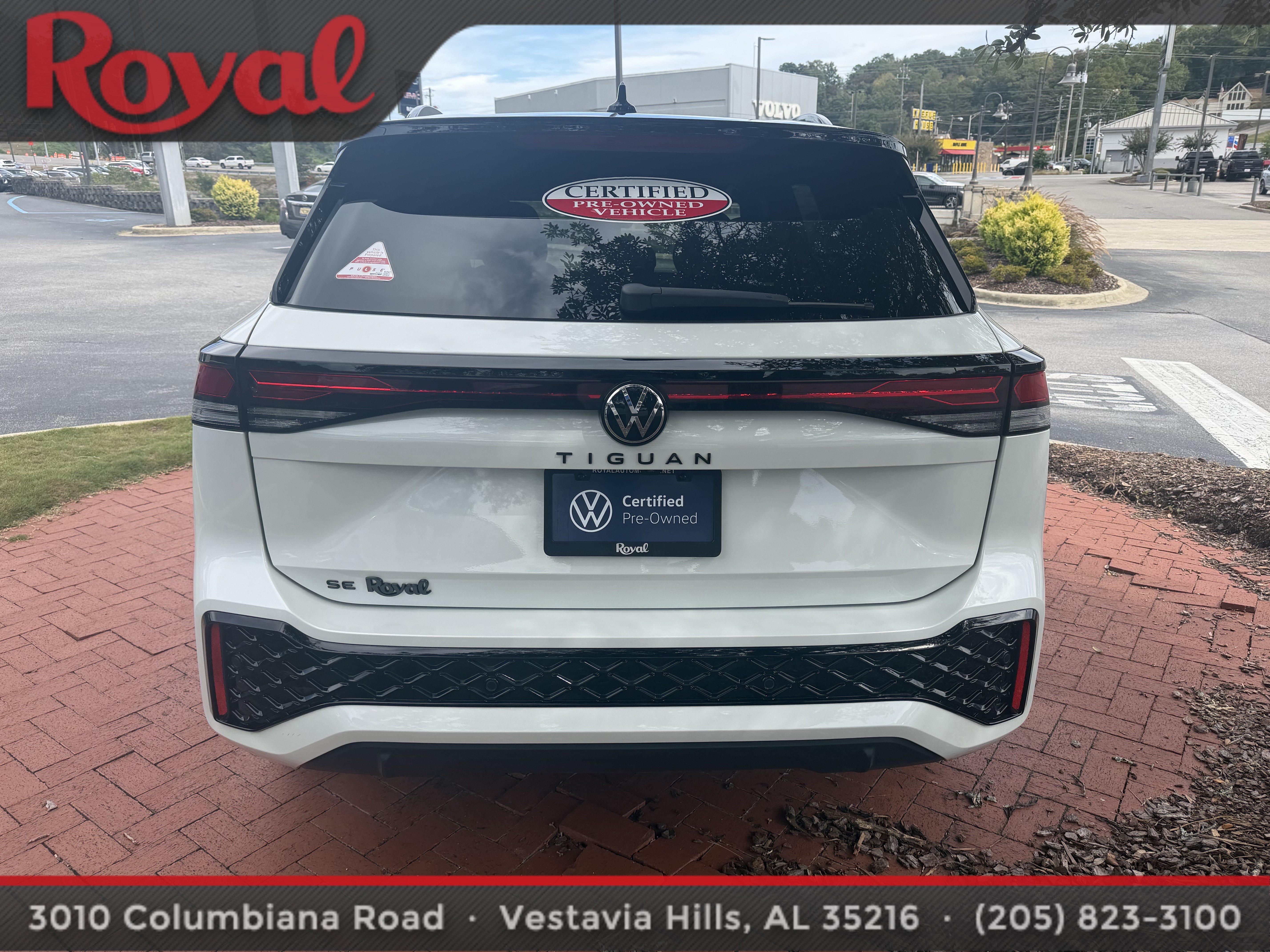 Certified 2026 Volkswagen Tiguan SE R-Line FWD image 3