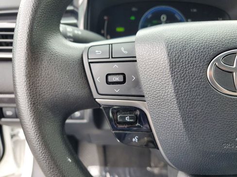 Used 2025 Toyota Camry LE FWD image 19