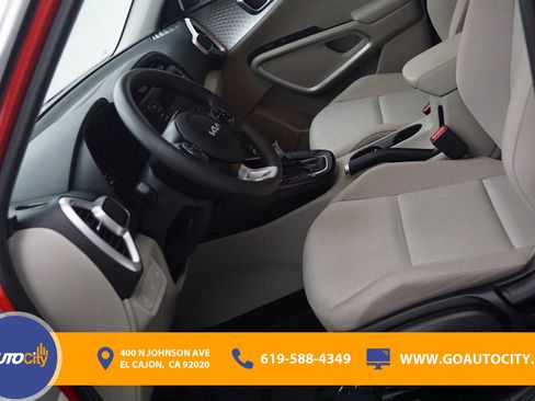 Used 2022 Kia Soul LX image 9