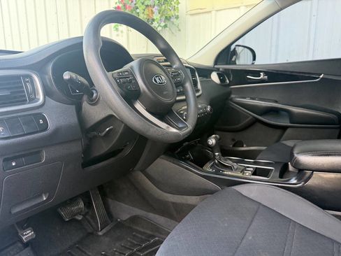 Used 2016 Kia Sorento LX image 11