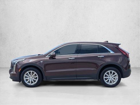 Used 2022 Cadillac XT4 Luxury w/ Cold Weather Package FWD image 9
