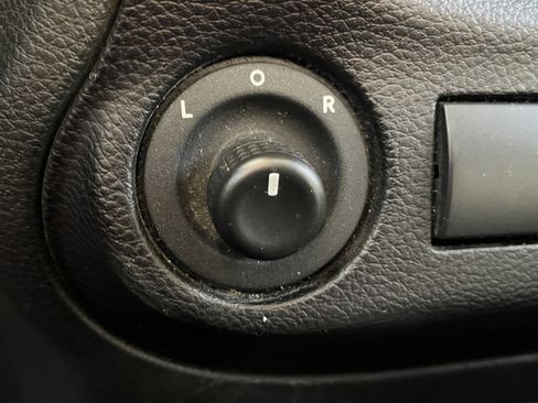Used 2016 Jeep Wrangler Rubicon w/ Power Convenience Group AWD/4WD image 16