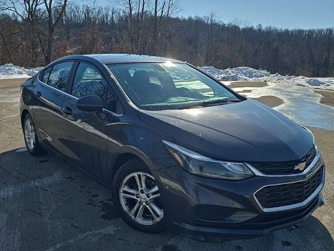 Used 2017 Chevrolet Cruze LT w/ Sun And Sound Package image 6
