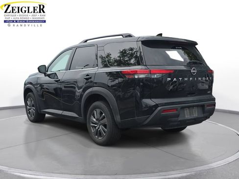 Used 2025 Nissan Pathfinder SV AWD/4WD image 7