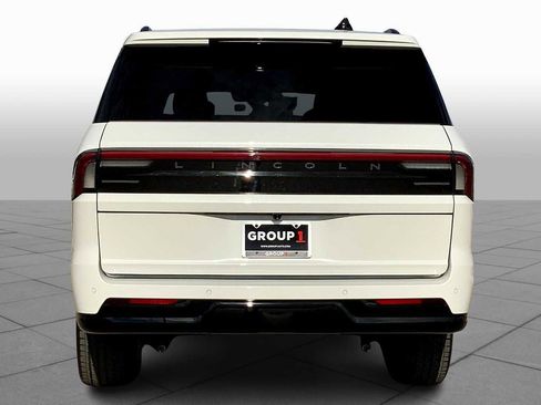 New 2025 Lincoln Navigator L Reserve w/ Jet Appearance Package image 4