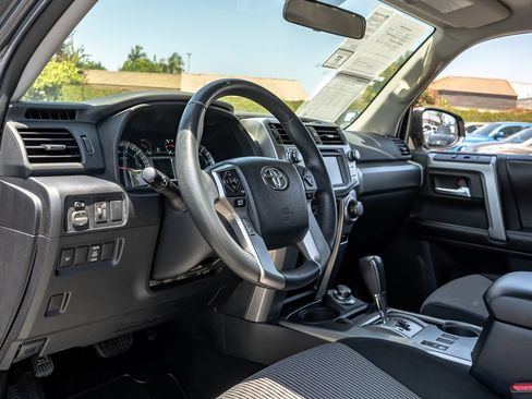 Used 2016 Toyota 4Runner SR5 AWD/4WD image 7