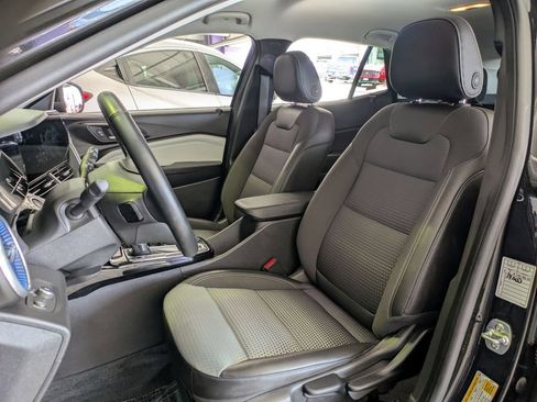 Used 2025 Chevrolet Trax LT w/ LT Convenience Package FWD image 23