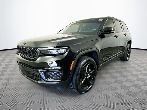 Certified 2023 Jeep Grand Cherokee Limited w/ Luxury Tech Group II AWD/4WD image 6