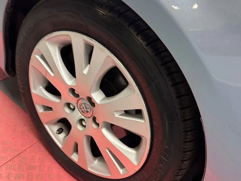 Used 2012 Toyota Avalon Limited image 31