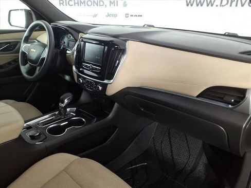 Used 2022 Chevrolet Traverse LS image 18