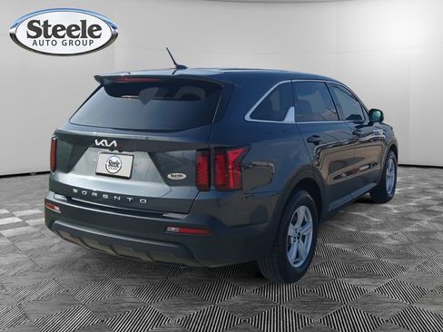 Used 2022 Kia Sorento LX image 5