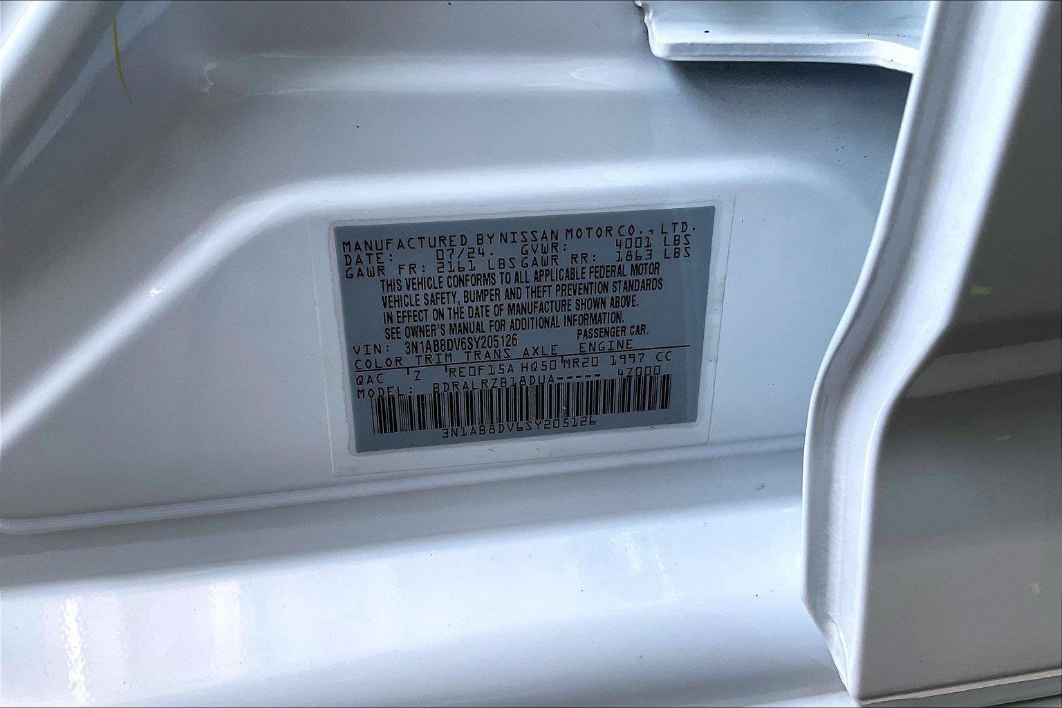 Certified 2025 Nissan Sentra SR FWD image 33