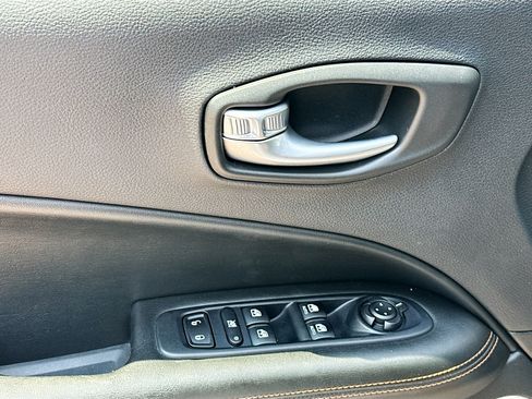 Used 2019 Jeep Compass Limited AWD/4WD image 15