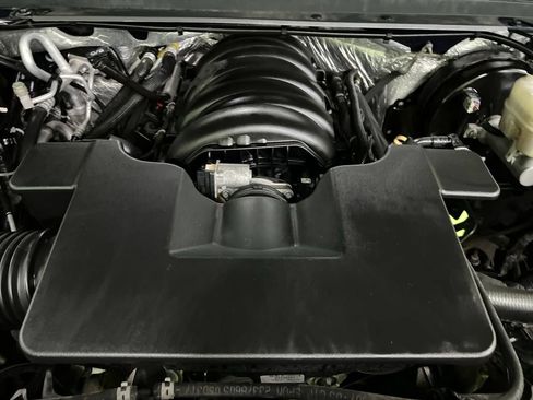 Used 2018 Chevrolet Suburban LT AWD/4WD image 32