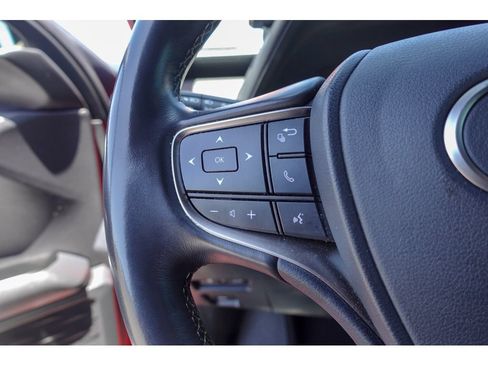 Used 2019 Lexus UX 200 w/ Premium Package FWD image 16