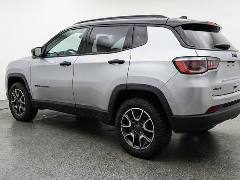 Used 2025 Jeep Compass Trailhawk AWD/4WD image 5