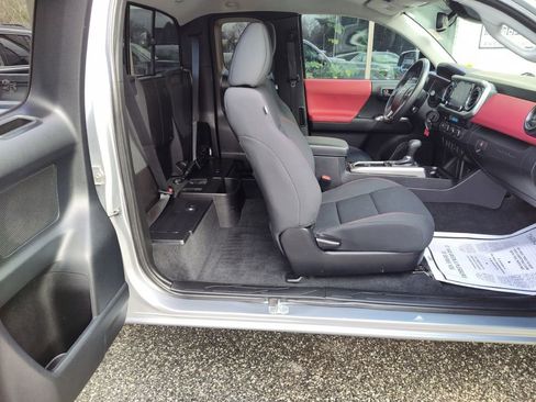 Used 2021 Toyota Tacoma TRD Sport image 16