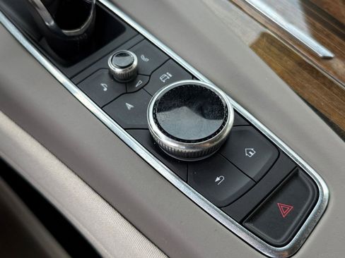 Used 2022 Cadillac Escalade Premium Luxury Platinum image 30