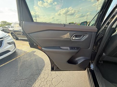 Used 2021 Nissan Rogue SV w/ Premium Package FWD image 18