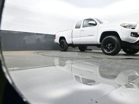 Used 2022 Toyota Tacoma SR5 w/ Technology Package image 23