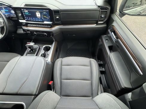 Used 2024 Chevrolet Silverado 1500 LT Trail Boss w/ Convenience Package II image 15