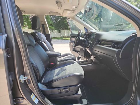 Used 2019 Mitsubishi Outlander SE FWD image 32