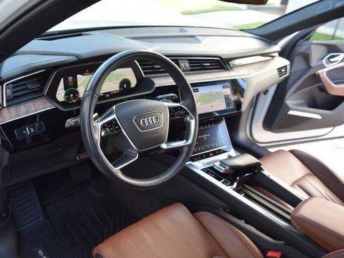 Used 2019 Audi e-tron Prestige w/ Prestige Package AWD/4WD image 42