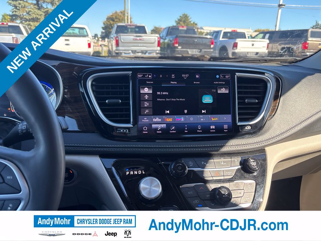 Used 2023 Chrysler Pacifica Limited FWD image 10