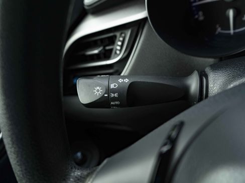 Used 2020 Toyota C-HR LE FWD image 20