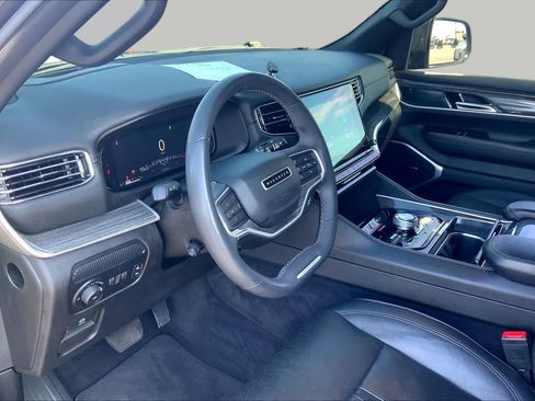 Used 2022 Jeep Wagoneer Series III AWD/4WD image 18