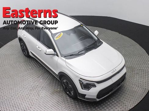Used 2023 Kia Niro Wind w/ Wind Preserve Package FWD image 3
