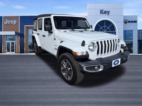 Used 2023 Jeep Wrangler Unlimited Sahara w/ Cold Weather Group AWD/4WD image 5