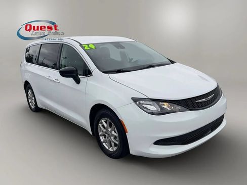 Used 2024 Chrysler Voyager LX FWD image 1