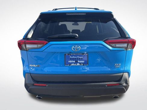 Used 2021 Toyota RAV4 XLE Premium image 6
