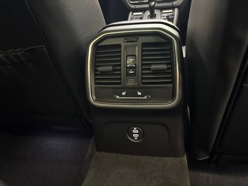 Used 2024 Porsche Macan AWD/4WD image 11