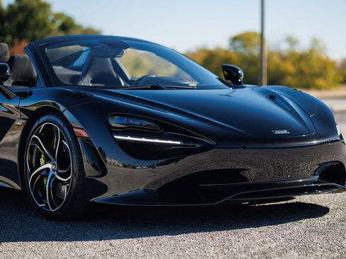 Used 2024 McLaren 750S Spider image 24