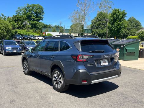 Used 2023 Subaru Outback Premium AWD/4WD image 3