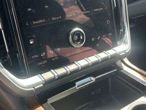 Certified 2025 GMC Yukon XL Denali AWD/4WD image 10