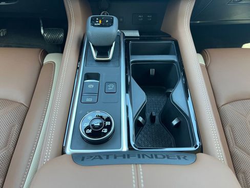 New 2026 Nissan Pathfinder Platinum image 11