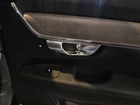 Certified 2025 Volvo V90 B6 Cross Country Plus image 10