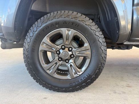 Used 2016 Toyota Tacoma TRD Sport w/ Towing Package image 10