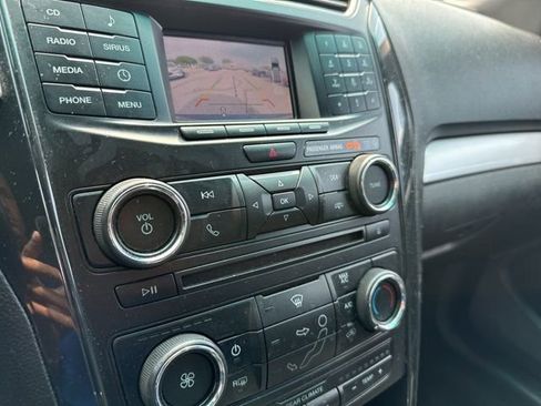 Used 2016 Ford Explorer XLT AWD/4WD image 33