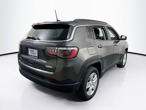 Used 2022 Jeep Compass Latitude w/ Sun and Sound Group AWD/4WD image 5