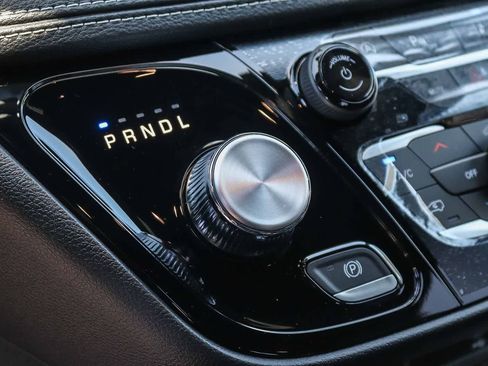 New 2027 Chrysler Pacifica Select FWD image 22