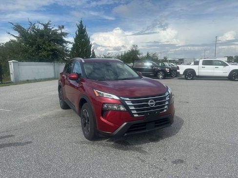 Used 2025 Nissan Rogue SV image 3