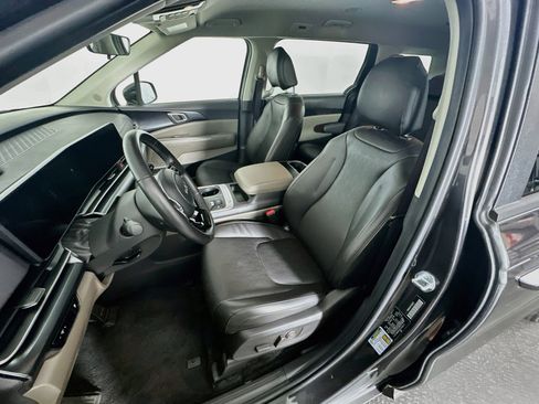 Used 2026 Kia Carnival FWD image 13