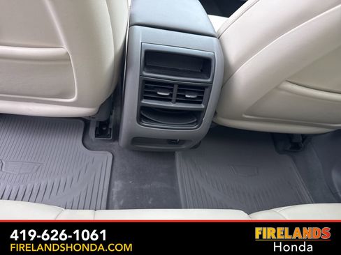 Used 2017 Cadillac XT5 Luxury w/ Driver Awareness Package image 32