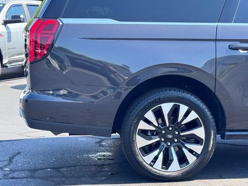 Used 2025 Ford Expedition Max Platinum w/ Driver's Package AWD/4WD image 46